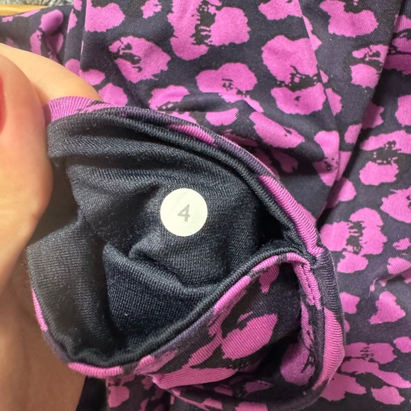 Lululemon Drop It Like It’s Hot Leggings
4 Mini Cheetah Ultra Violet Naval Blue - Picture 7 of 8